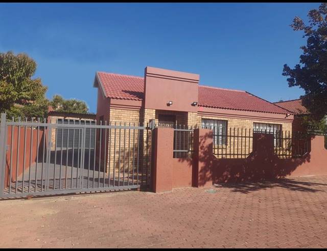 3 BEDROOM HOUSE FOR SALE IN DANVILLE